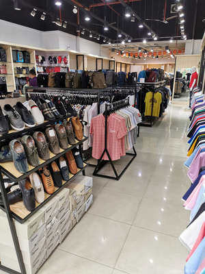 經(jīng)典外貿(mào)服飾 服裝服飾零售的魅力與機(jī)遇